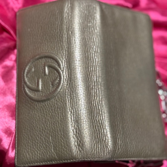 Gucci Silver Clutch with Embossed Logo - Picture 5 of 5